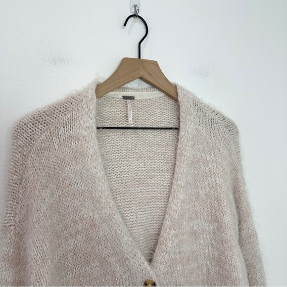 Free People Nevermind Cardi in Creme Brulee Eyelash Cardigan size Small - Picture 5 of 9